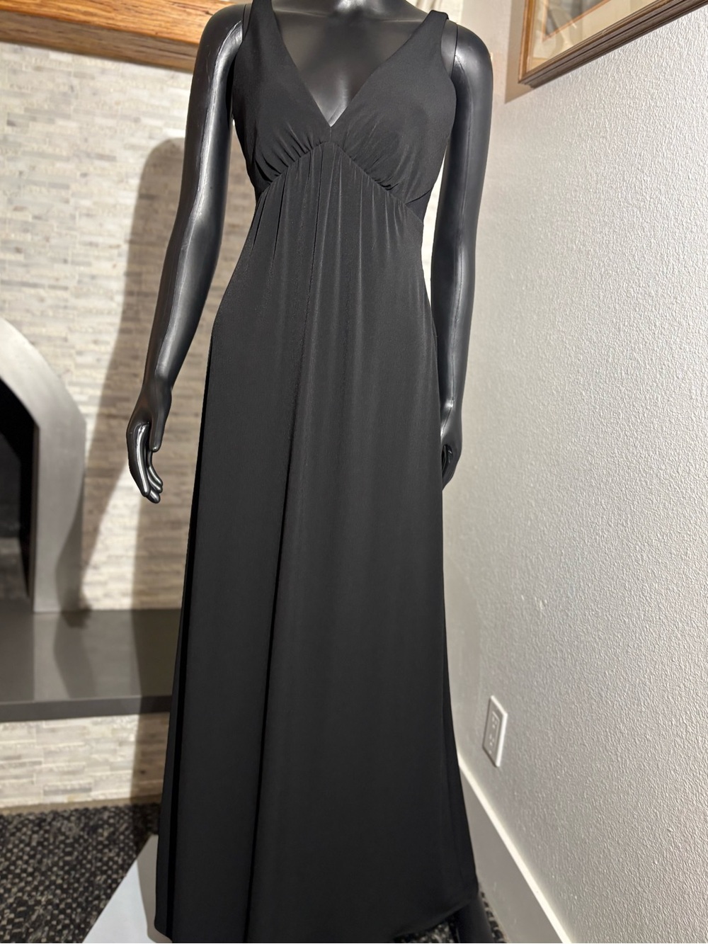 Laundry by Shelli Segal Black V-Neck Evening Gown Maxi Dress – Size 6